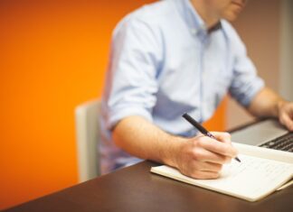 Jakie elementy składają się na organizację?